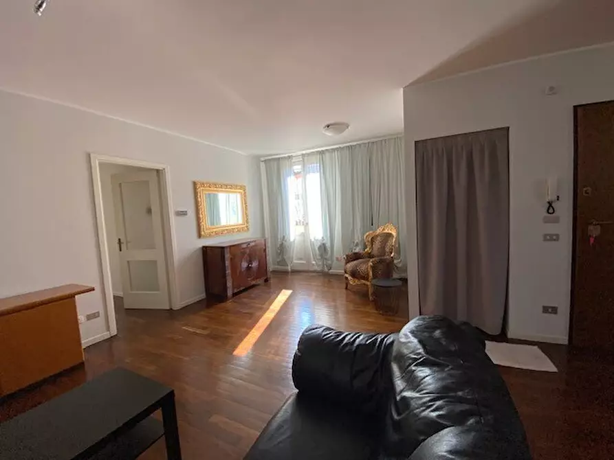 Immagine 1 di Quadrilocale in affitto  in Via Annunciata 9 a Desenzano Del Garda