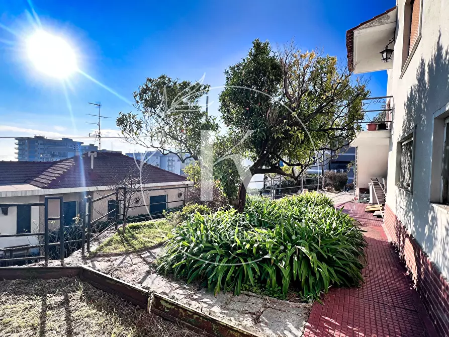 Immagine 18 di Villa in vendita  in Via Bellavista 12 a Savona