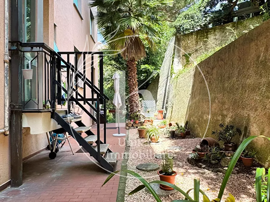 Immagine 3 di Pentalocale in vendita  in Via Rusca 37 a Savona