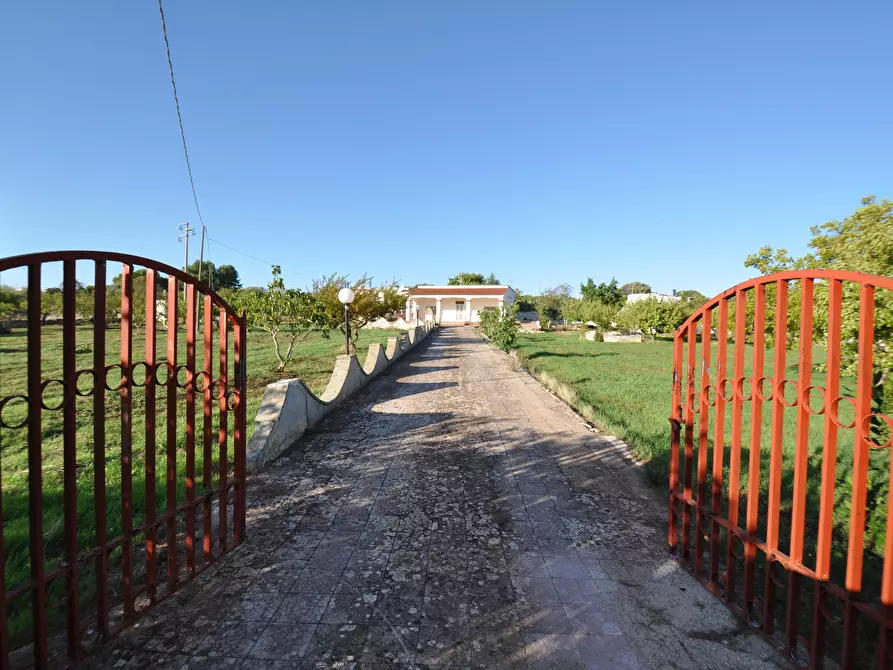 Immagine 2 di Villa in vendita  in SP28 33 a Ostuni