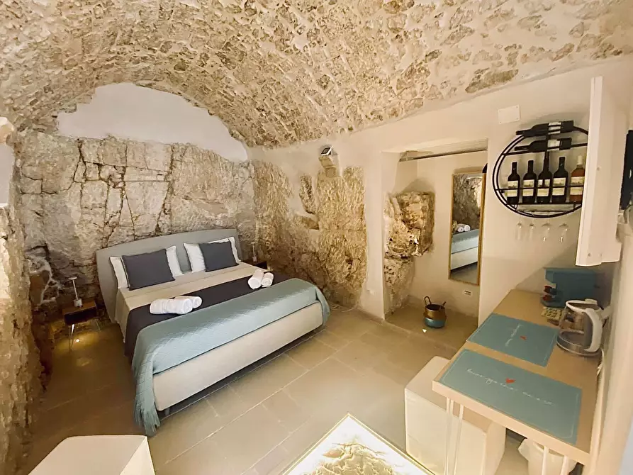 Immagine 1 di Casa indipendente in vendita  in Via de Landria Balsamo a Ostuni