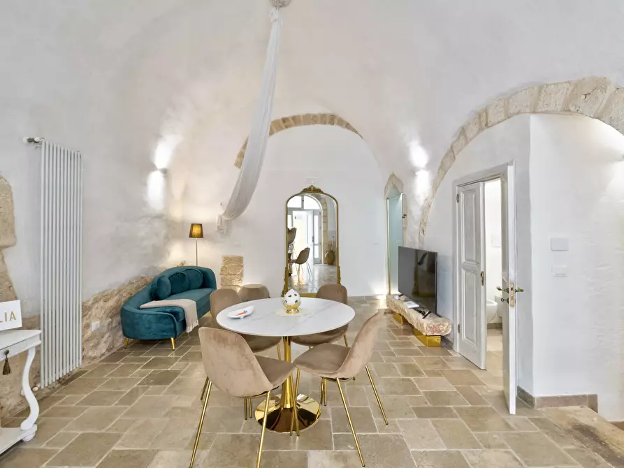 Immagine 1 di Casa indipendente in vendita  in Piazza della Libertà a Ostuni