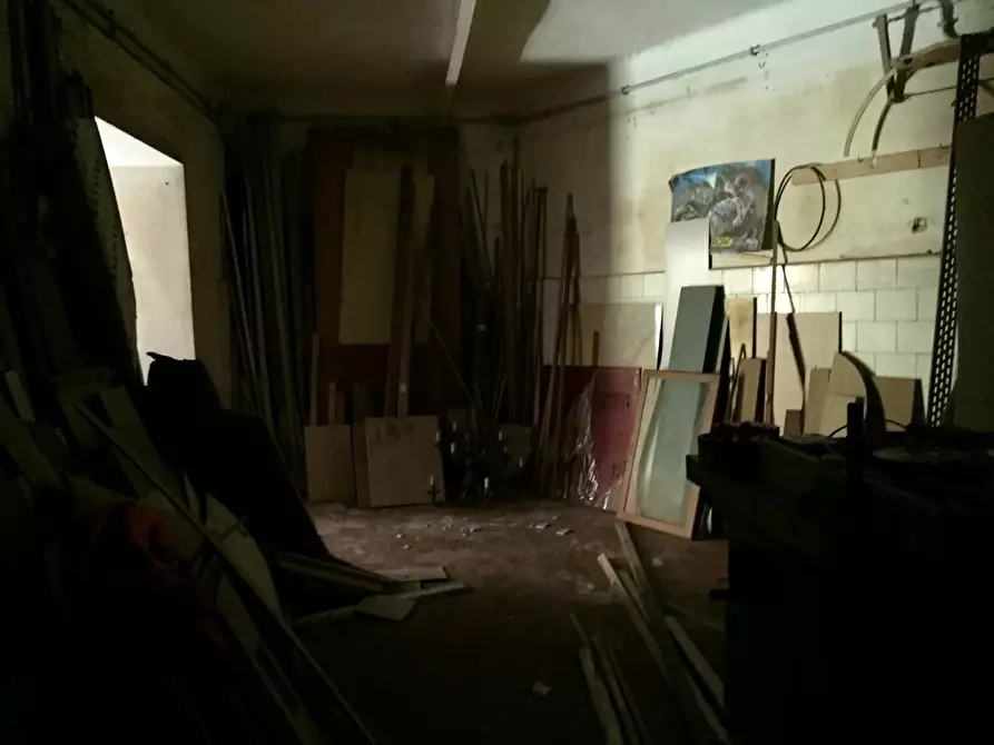 Immagine 13 di Magazzino in vendita  a Genova