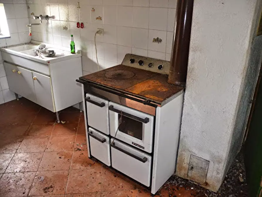 Immagine 19 di Rustico / casale in vendita  in Via Dano a Sassello