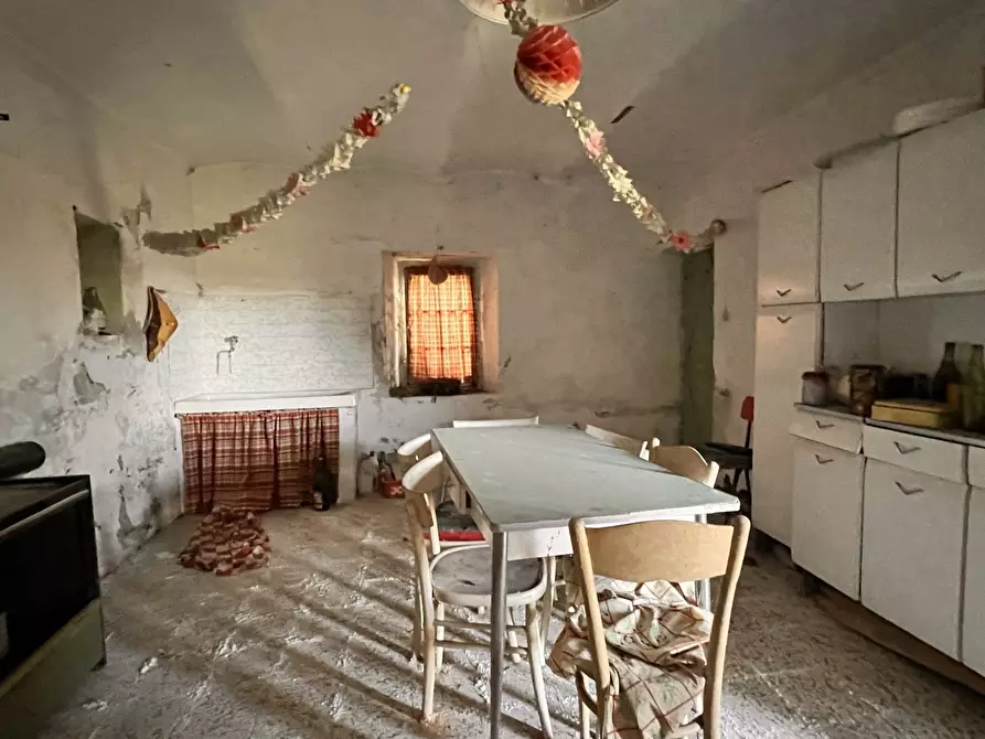 Immagine 12 di Rustico / casale in vendita  in Via al Castello 37 a Pareto