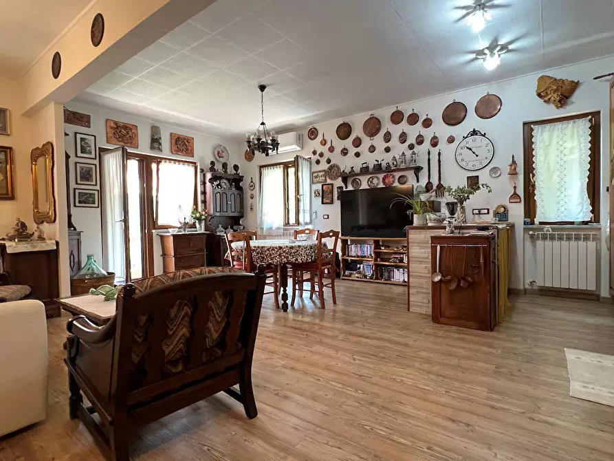 Immagine 2 di Pentalocale in vendita  a Urbe