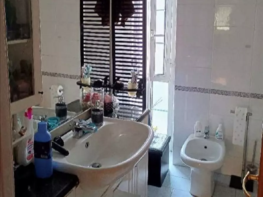 Immagine 4 di Pentalocale in vendita  in Via Natale Gallino 13 a Genova