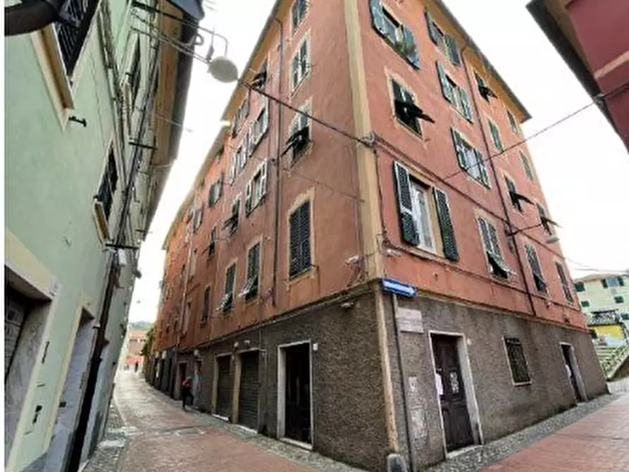 Immagine 1 di Locale commerciale in vendita  in Via Beata Chiara 12 R a Genova