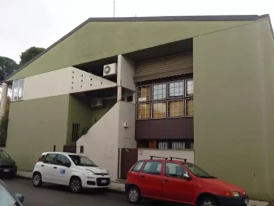 Immagine 1 di Pentalocale in vendita  in Via Gioacchino Rossini 15 a Campi Bisenzio