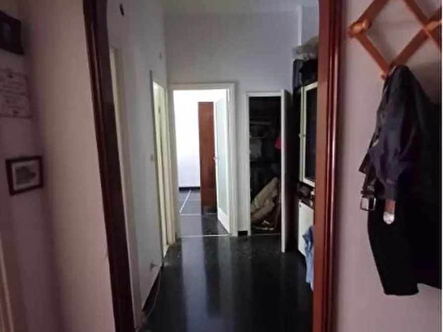 Immagine 3 di Quadrilocale in vendita  in Via del Commercio 13 a Genova