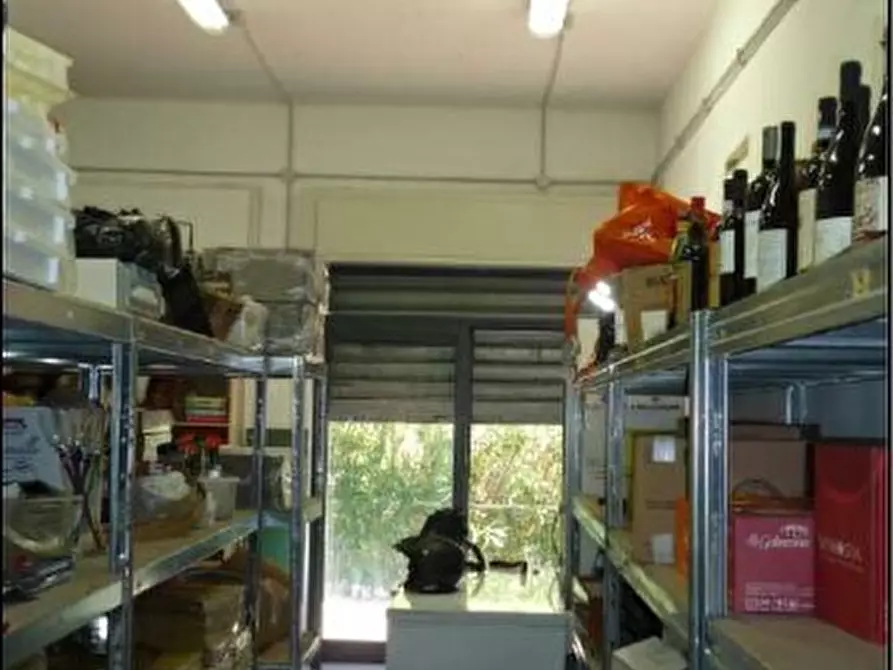 Immagine 6 di Locale commerciale in vendita  in Via di Creto 13A a Genova