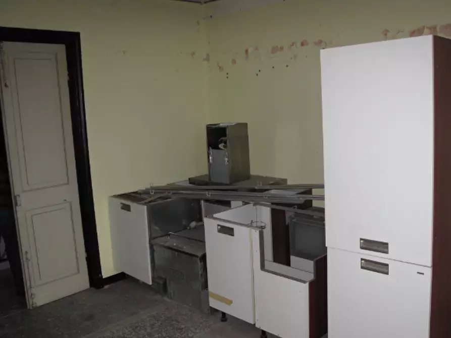 Immagine 4 di Pentalocale in vendita  in Via Fratelli Canepa 48B a Serra Riccò