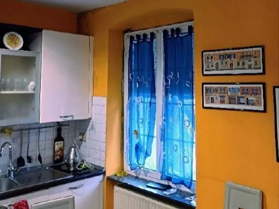Immagine 3 di Pentalocale in vendita  in Via Natale Gallino 13 a Genova