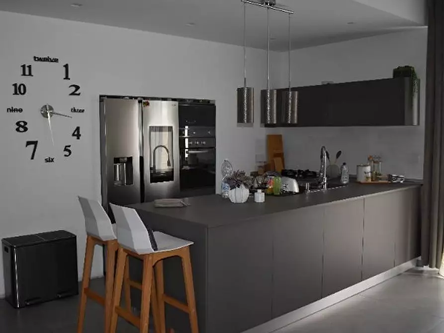 Immagine 5 di Pentalocale in vendita  in Via Aurelia 87 a Camporosso