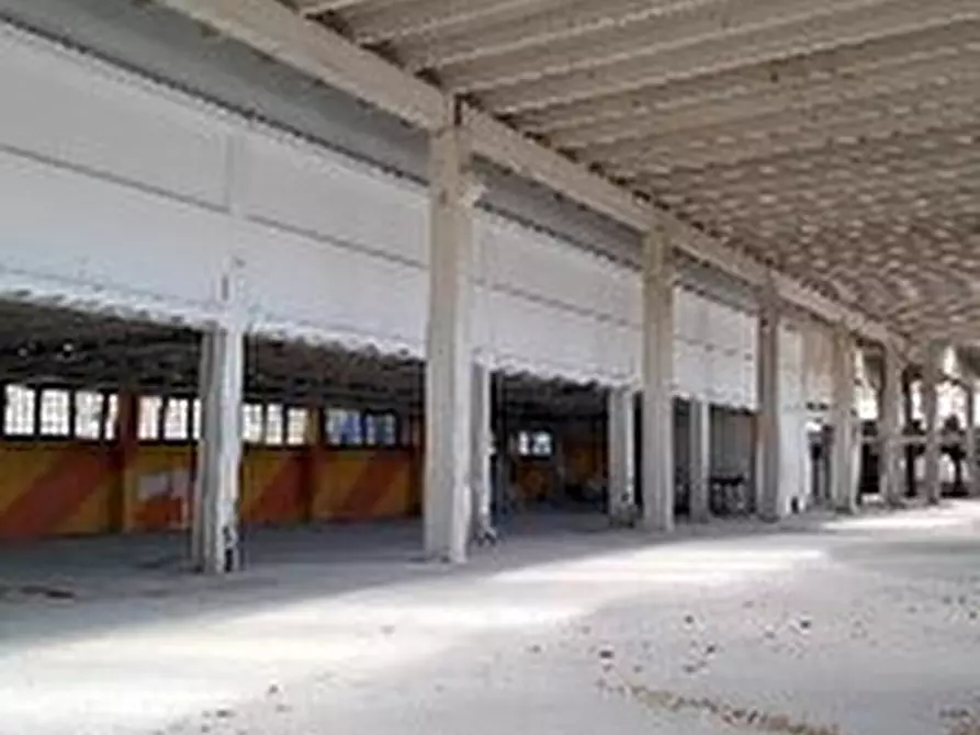 Immagine 3 di Attività artigianale in vendita  in Piazza Marconi 4 a Gozzano