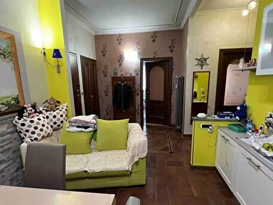 Immagine 2 di Pentalocale in vendita  in Via Monte Cristallo 8 a Torino