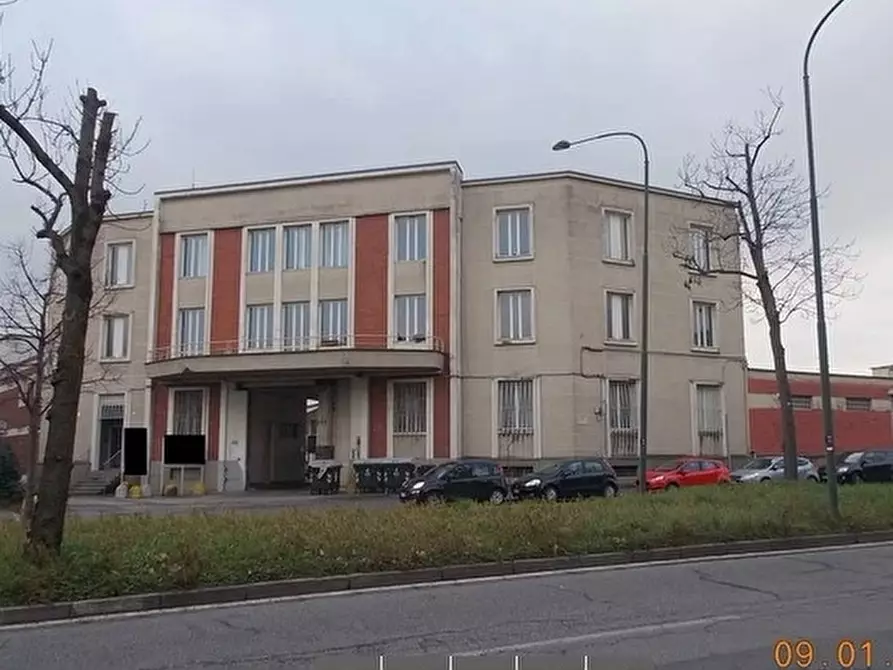 Immagine 8 di Pentalocale in vendita  in Strada del Drosso 165 a Torino