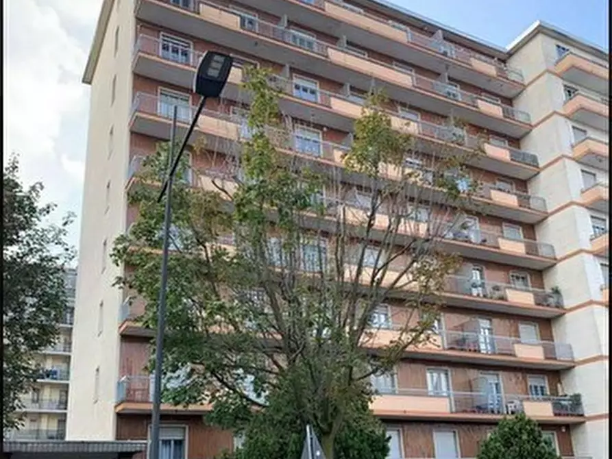 Immagine 1 di Quadrilocale in vendita  in Piazza Papa Giovanni XXIII 8 a Grugliasco