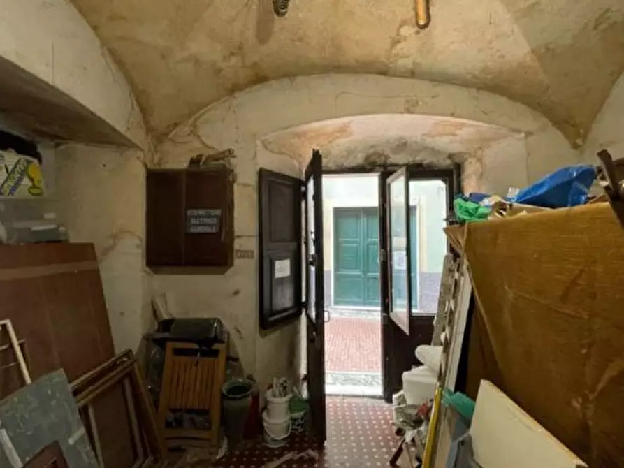 Immagine 3 di Locale commerciale in vendita  in Via Beata Chiara 12 R a Genova