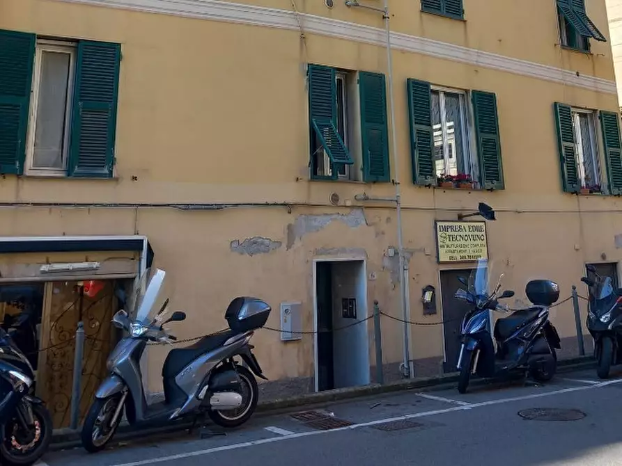 Immagine 1 di Magazzino in vendita  in Viale Giorgio Modugno 16r a Genova