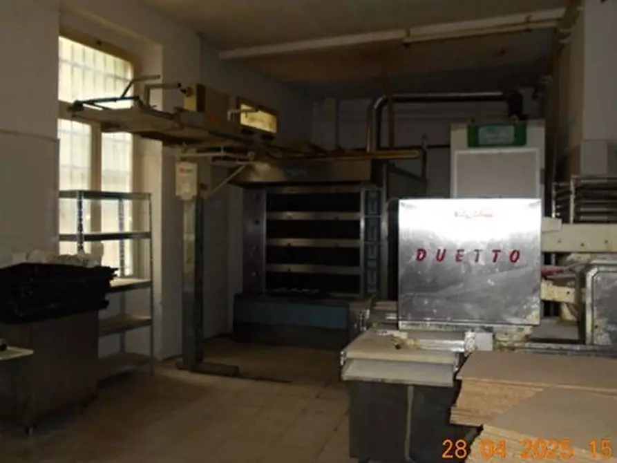 Immagine 11 di Locale commerciale in vendita  in Via Borgoratti 26 R a Genova