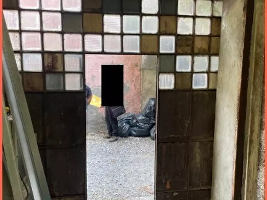 Immagine 7 di Magazzino in vendita  in Via Fereggiano 81 R a Genova