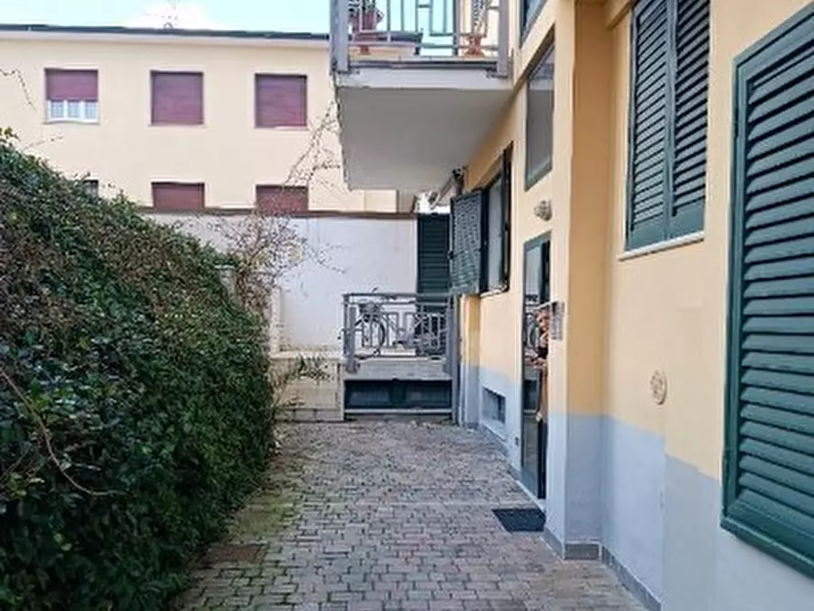 Immagine 1 di Pentalocale in vendita  in Via Giovanni Pascoli 12 a Camaiore