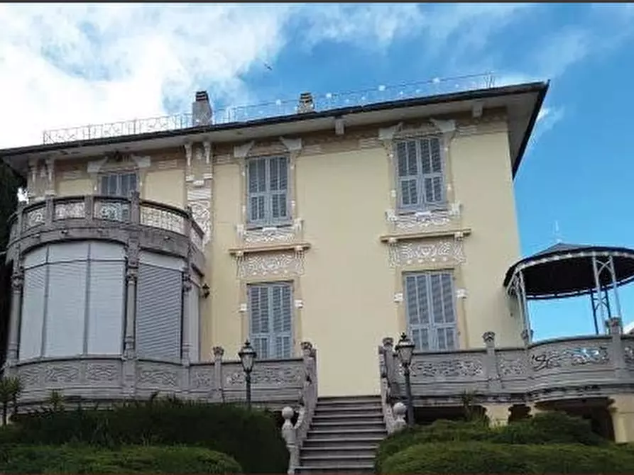 Immagine 1 di Villa in vendita  in Via Rocca di Legino 40 a Savona
