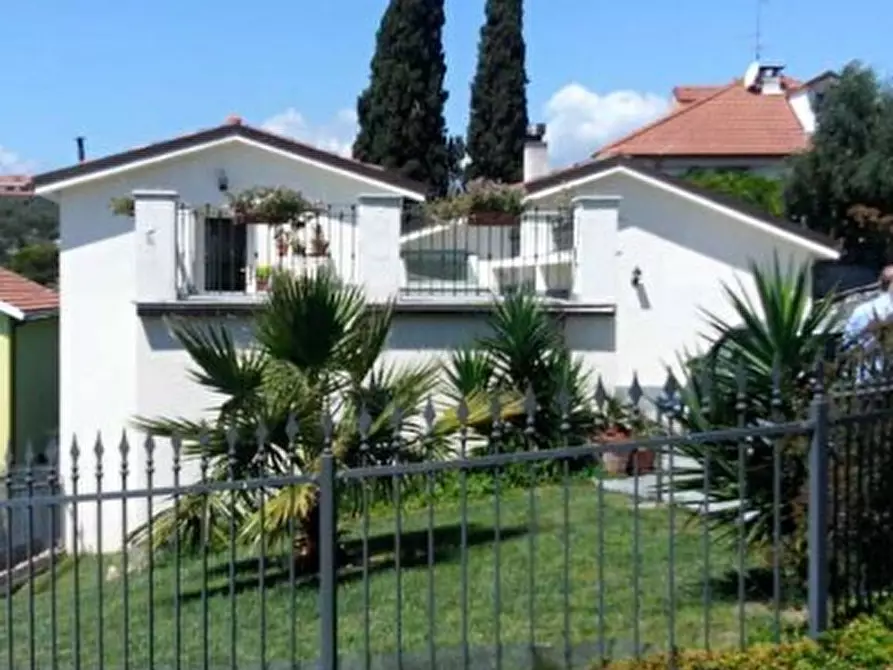 Immagine 1 di Villa in vendita  in Via Privata Altamira 16/A a Imperia