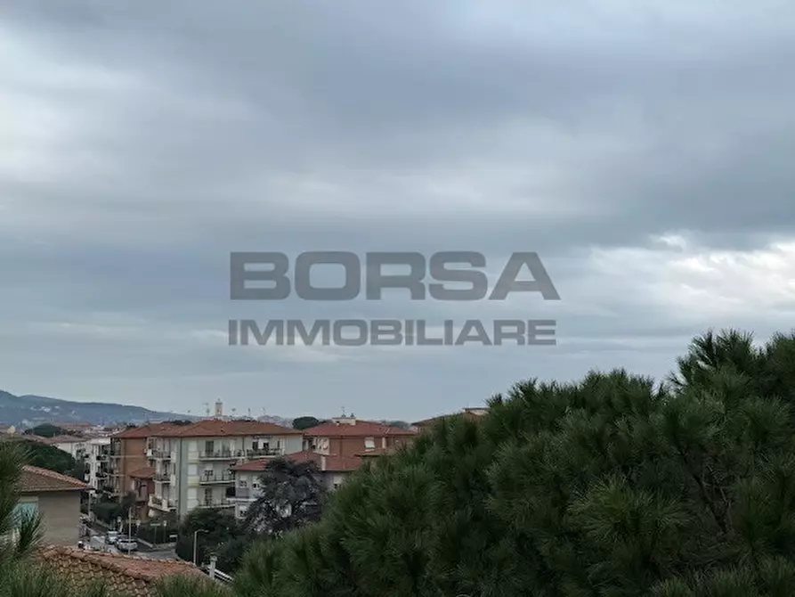 Immagine 1 di Pentalocale in vendita  in Via degli Scarronzoni 5 a Livorno