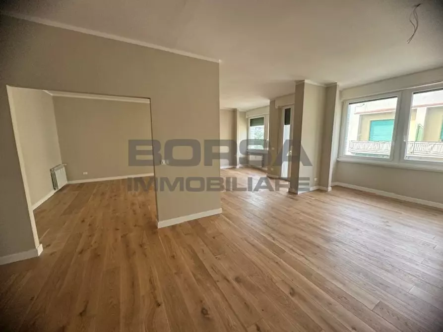 Immagine 1 di Pentalocale in vendita  in Via Baciocchi 2 a Livorno