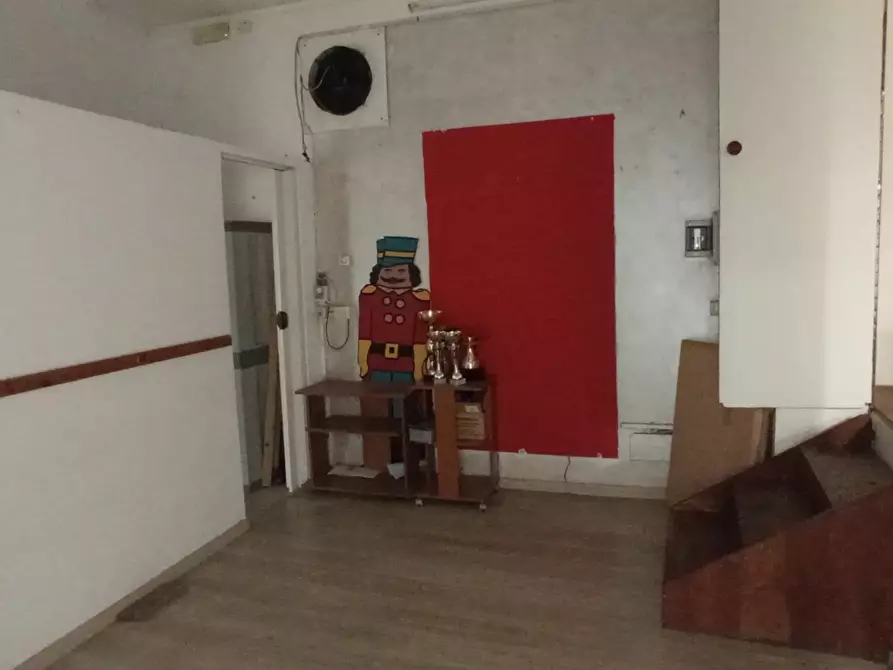 Immagine 15 di Showroom in vendita  a Ragusa