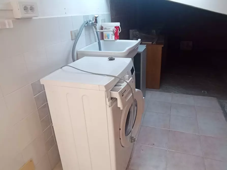 Immagine 11 di Mansarda in affitto  a Ragusa