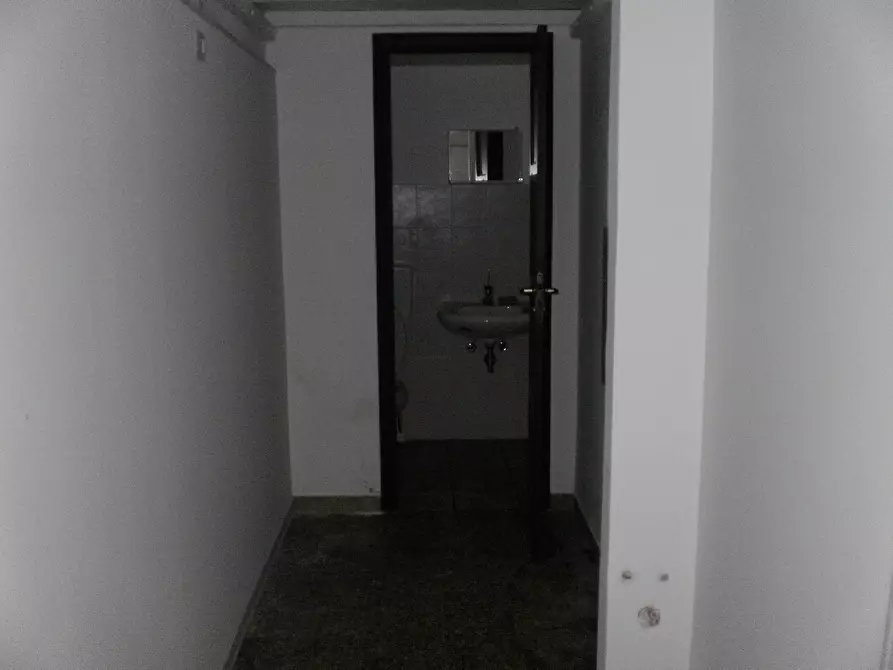 Immagine 4 di Locale commerciale in affitto  a Ragusa