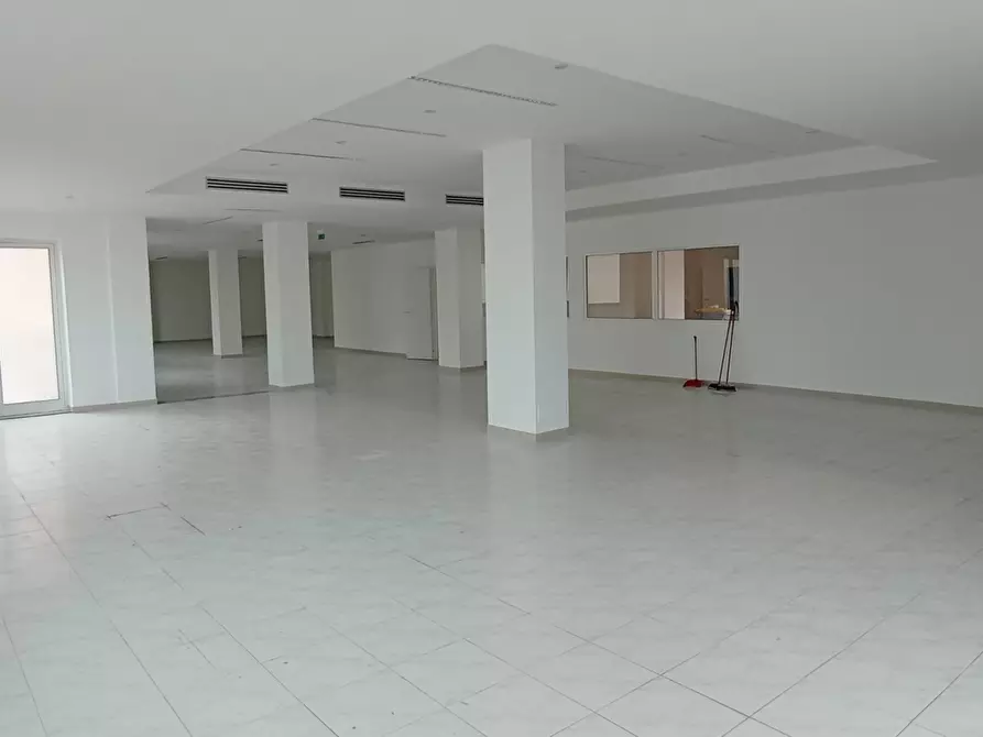 Immagine 3 di Locale commerciale in affitto  a Ragusa