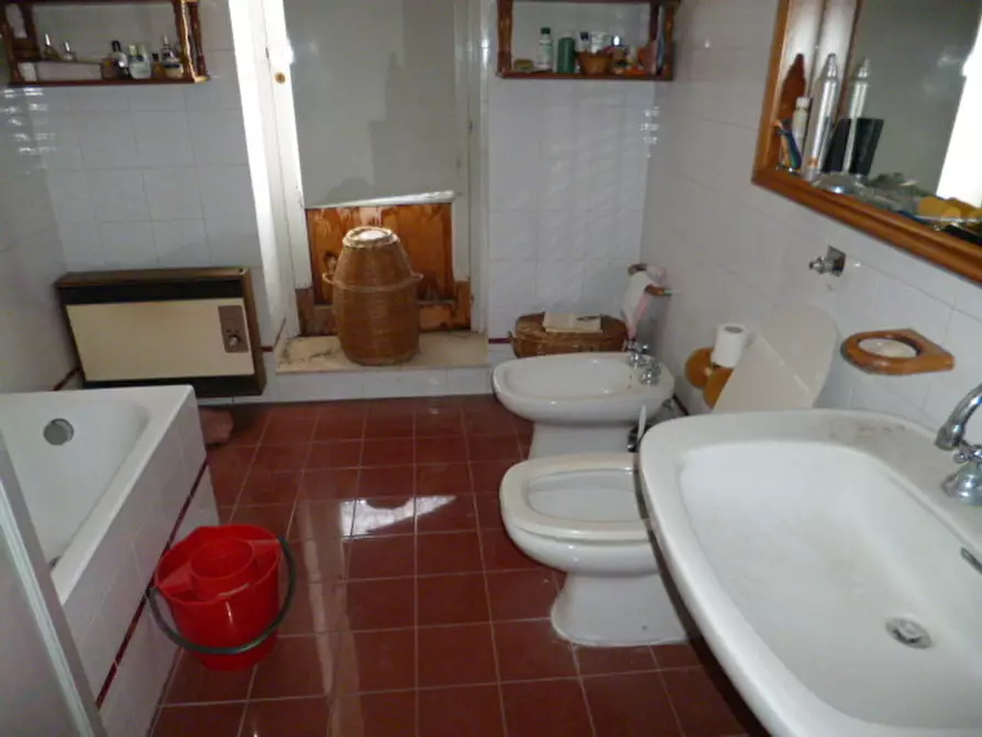 Immagine 17 di Pentalocale in vendita  a Ragusa