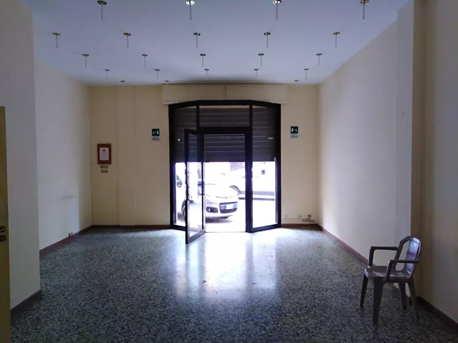Immagine 3 di Locale commerciale in affitto  a Ragusa