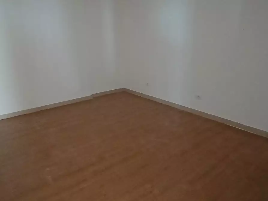 Immagine 12 di Locale commerciale in affitto  a Ragusa