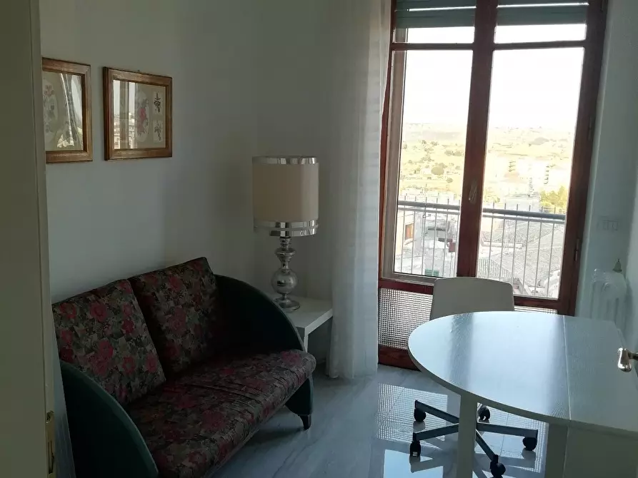 Immagine 11 di Trilocale in affitto  a Ragusa