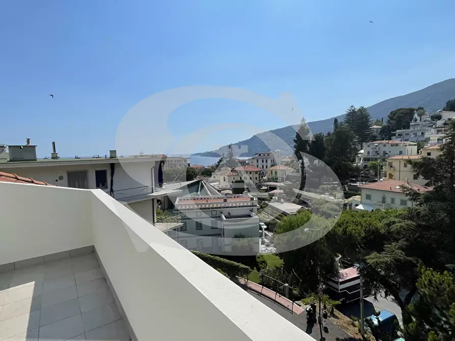 Immagine 15 di Bilocale in vendita  in Via della Noria 20 a Ospedaletti