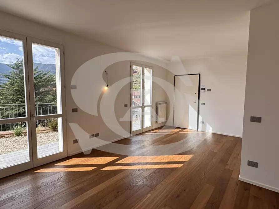 Immagine 4 di Quadrilocale in vendita  in Via degli Anemoni s.n.c. a Ospedaletti