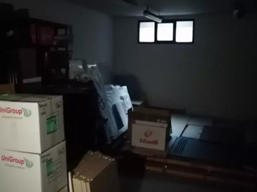 Immagine 2 di Magazzino in vendita  a Forli'