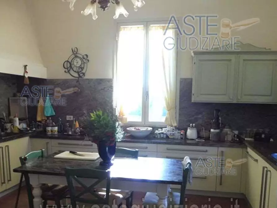 Immagine 2 di Villa in vendita  a Rimini