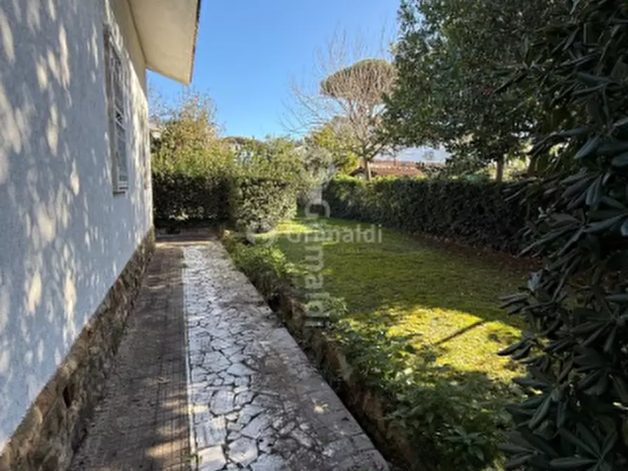 Immagine 33 di Villa in vendita  in Viale Tridente 31 a Anzio