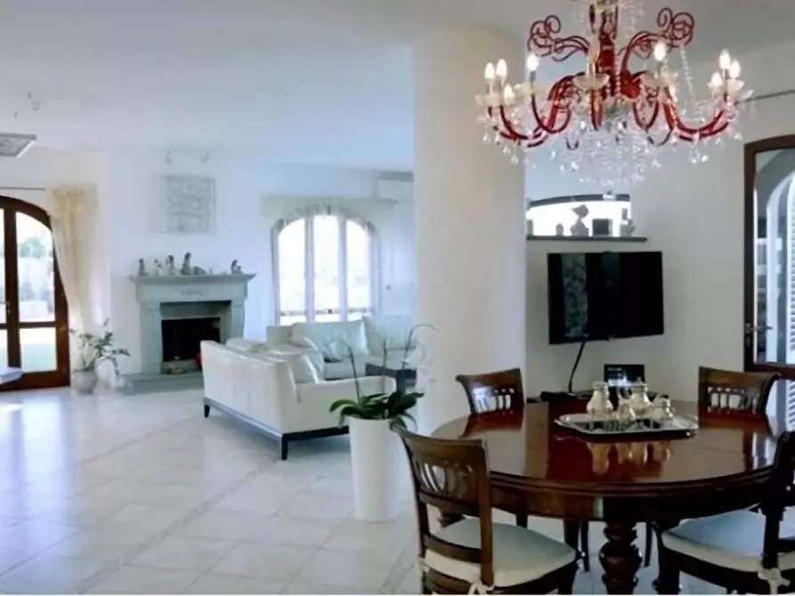 Immagine 15 di Villa in affitto  a Livorno