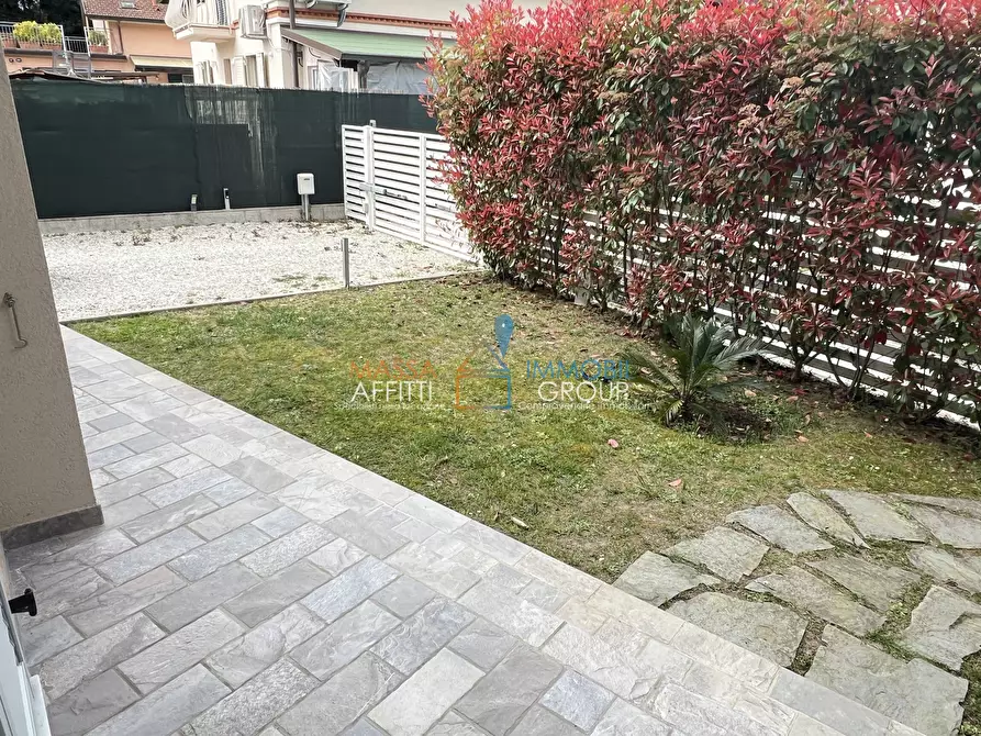 Immagine 13 di Quadrilocale in vendita  in Via Cateratte 81 a Montignoso