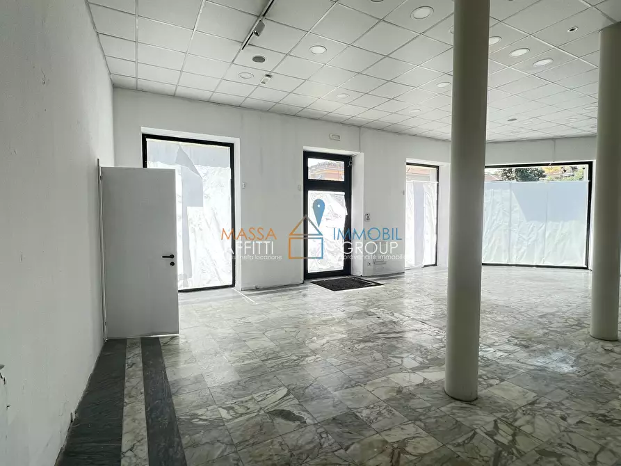 Immagine 4 di Locale commerciale in affitto  in Viale XX Settembre 199 a Carrara