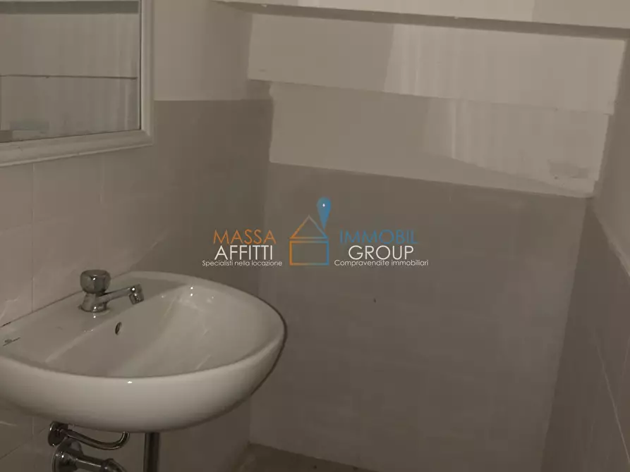 Immagine 6 di Locale commerciale in affitto  in Via Werther Muttini 17 a Carrara