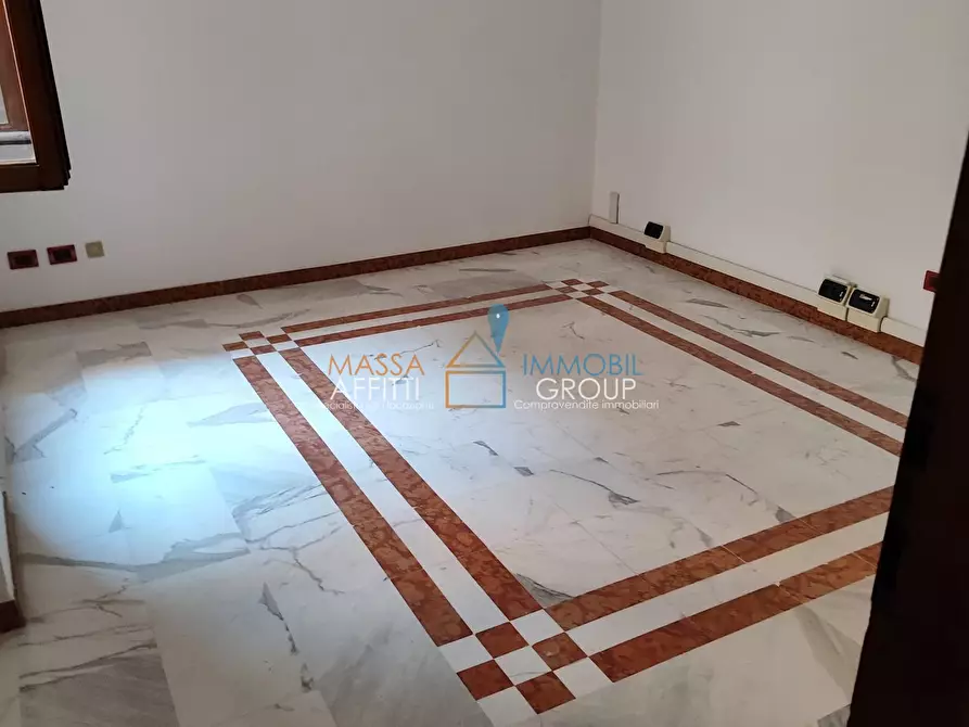 Immagine 12 di Ufficio in affitto  in Via Cavour 58 a Massa