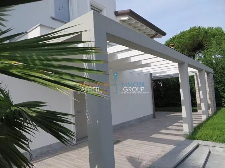 Immagine 2 di Villa in vendita  in Via XX Settembre 14 a Montignoso